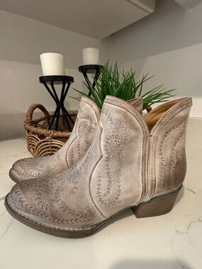 Sterling River Distressed Embroidered Ankle Boots Leather Women 7.5 R-Toe Mexico